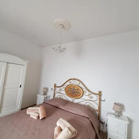 Le Janas B&B 까브라스