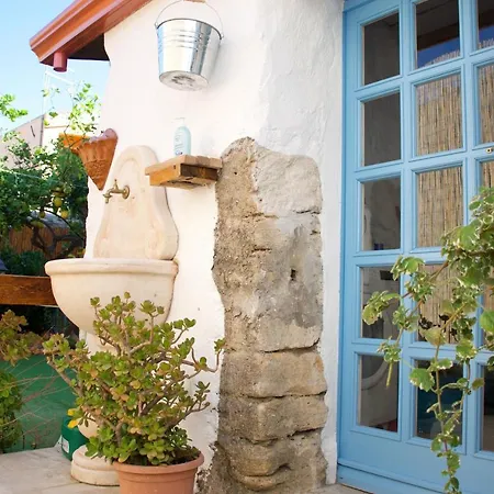Le Janas Bed & Breakfast *